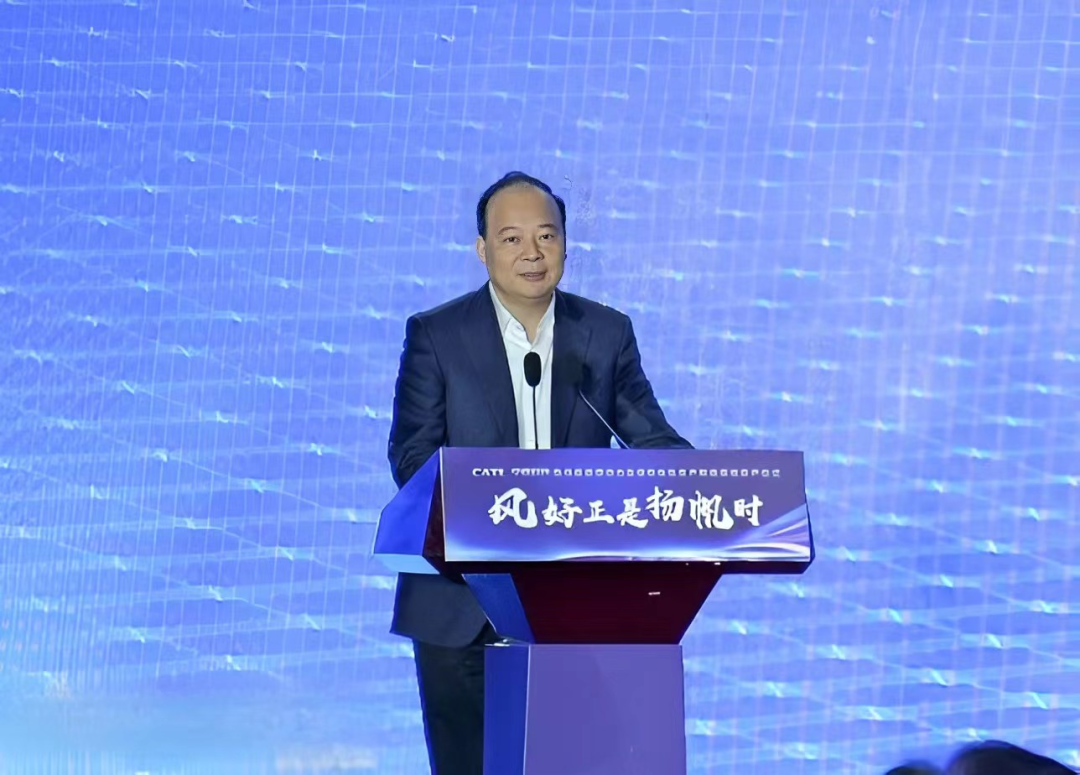 02-配文插图-28圈董事长、总经理曾毓群发表致辞.png